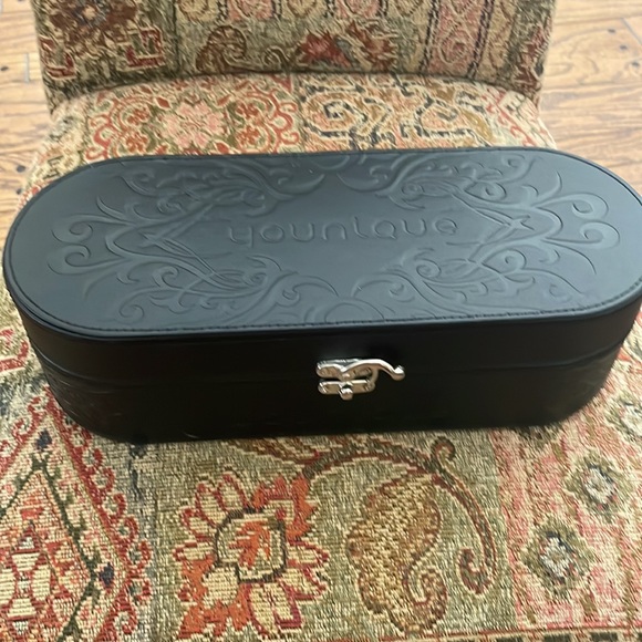 Younique Black Makeup Storage box perfect condition - Picture 5 of 5